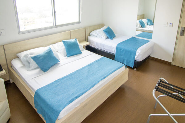 habitación para dos personas 1 cama   Doble + 1 Sencilla
