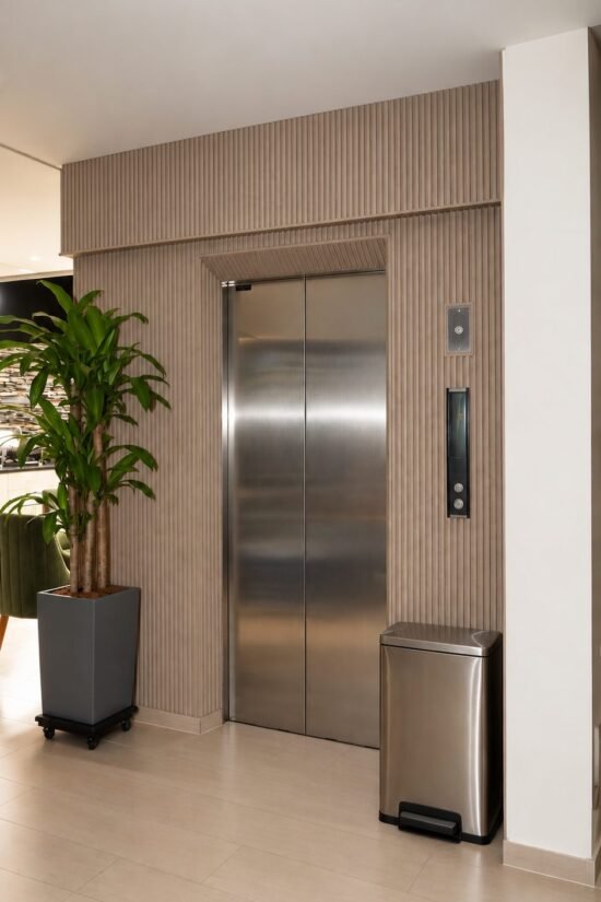 Ascensor y zona común renovada del Hotel BGA Bucaramanga