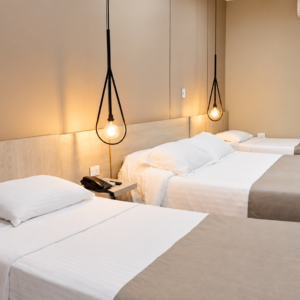 Habitación para 3 personas 1 cama   Doble + 2 Sencillas